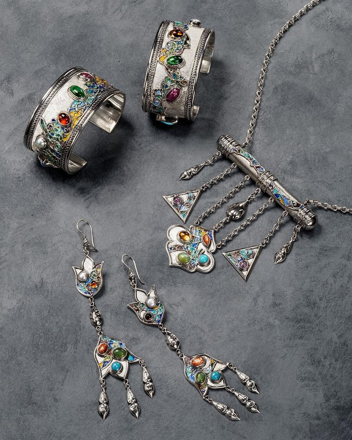 Silver Onirzhiek Pectoral Necklace