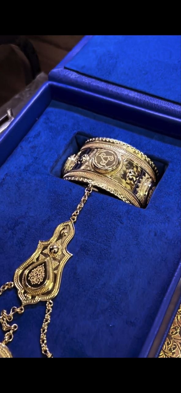 18K Gold Bes Blezik Bracelet